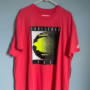 NWT Nike Challenge Court Agassi Tennis Ball Logo Red T-Shirt CW4287-850 Size XL